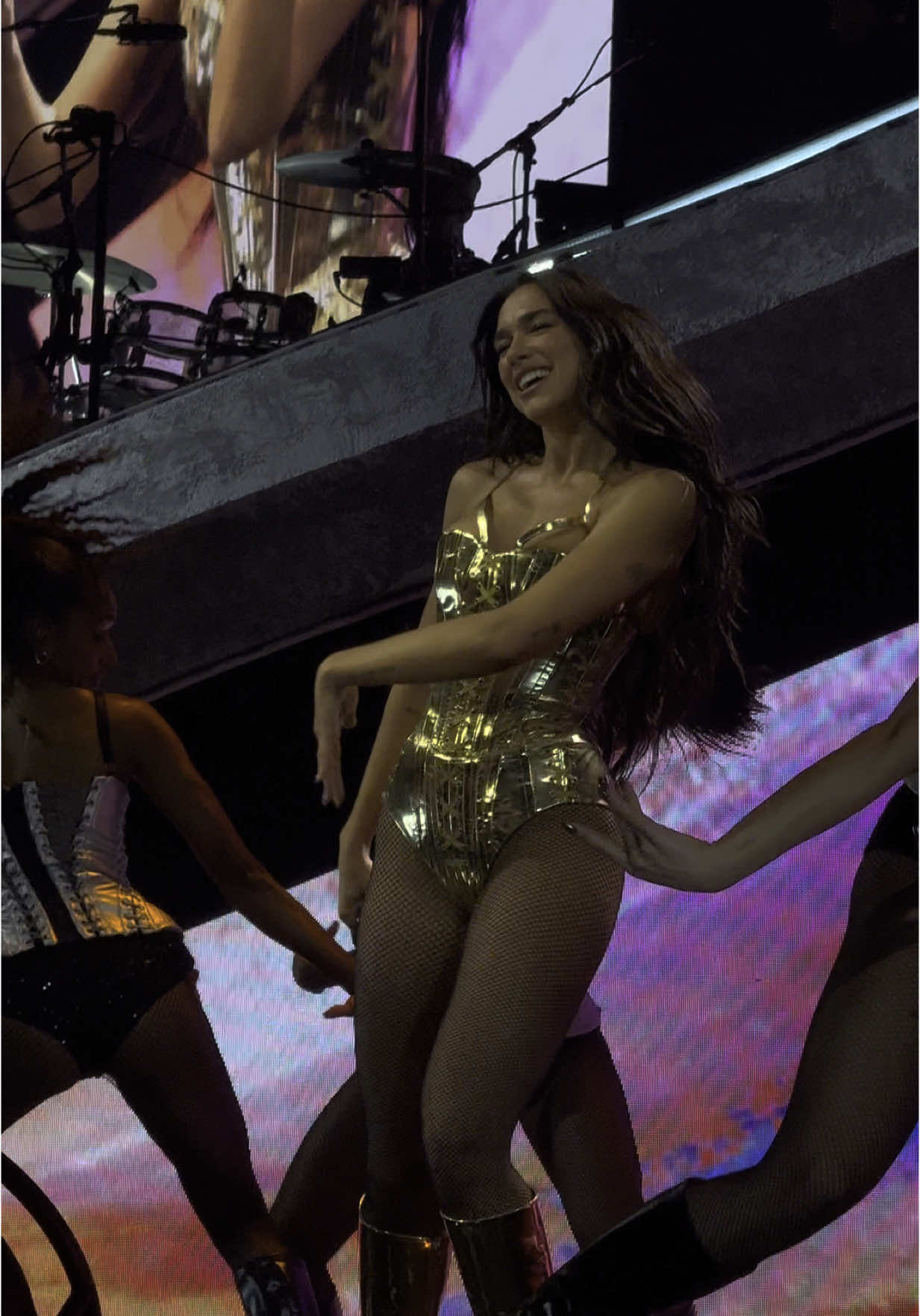 ☝🏽💋 #radicaloptimismtour #dualipa