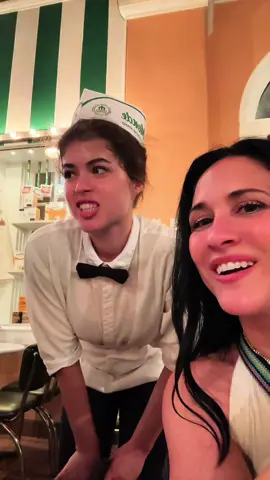 We had the best experience at Cafe Du Monde with the cutest Romanian waitress and I hope this video finds her! #neworleans #beignet #cafedumonde #louisiana #romanian 