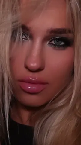 products used: @Armani beauty concealer  @フラワノーズ（FlowerKnows） eyeshadow palette  blush @SHEGLAM  @KIKO Milano USA lipgloss 