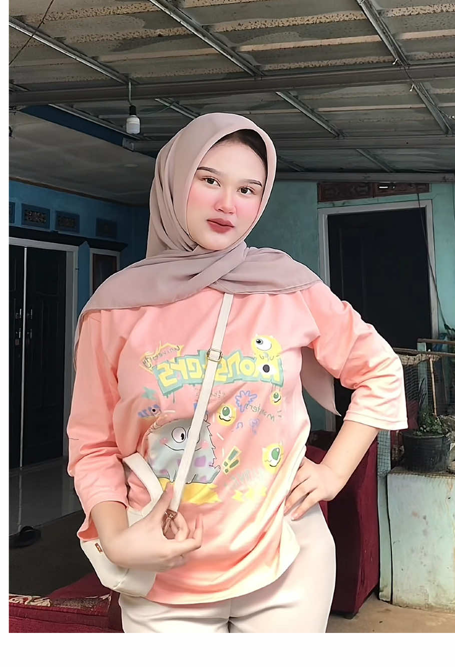 Kaos oversize cute pink nyaman bgt💗 #OOTD #kaoscewek #kaosoversize #kaosmurah #fyp #viral #ootdhijab #4u 