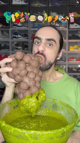 Food ASMR Eating Dubai Chocolate Grapes 🍇 🍫  #food #asmr #eating #mukbang #satisfying 