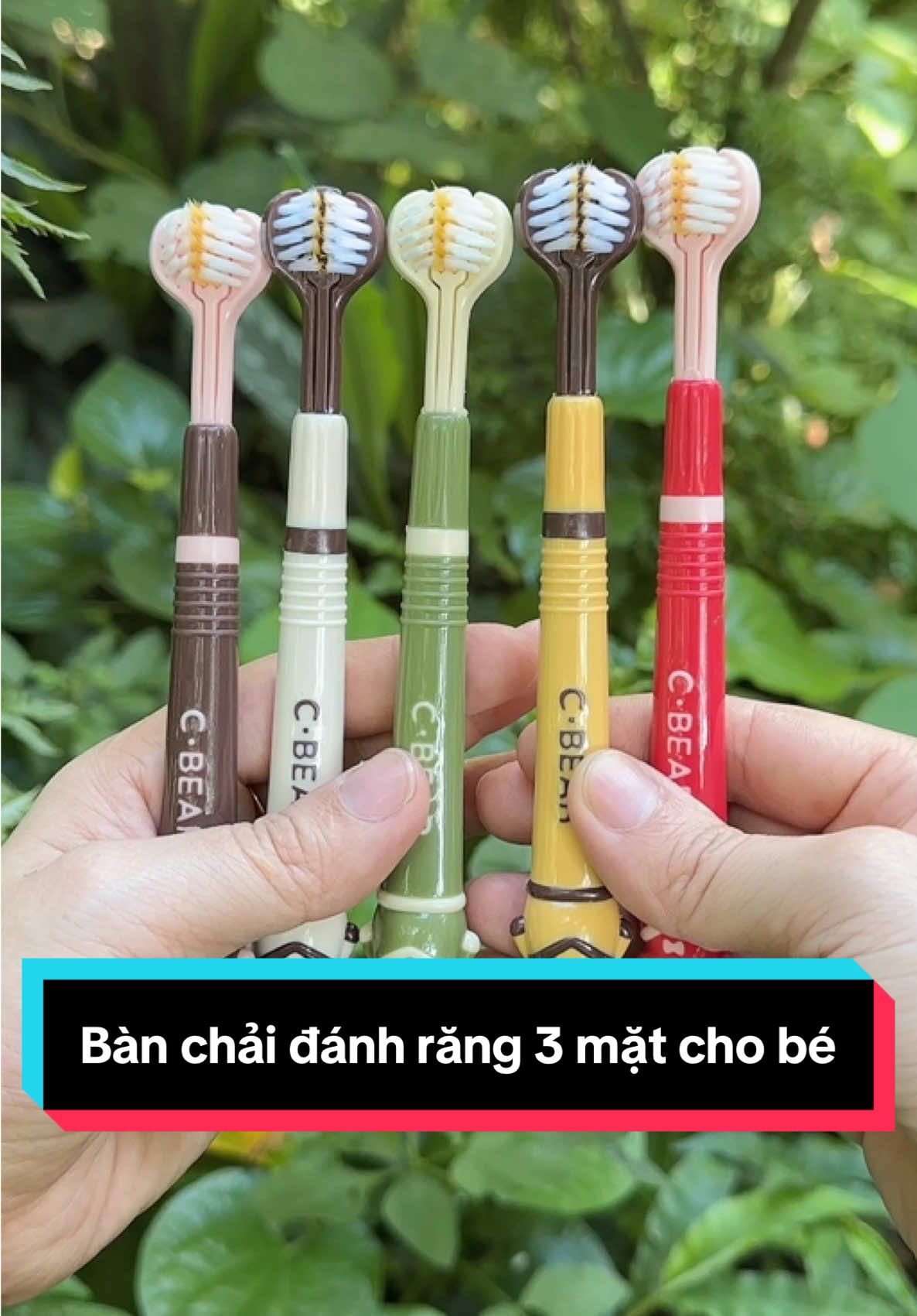 Bàn chải đánh răng 3 mặt tiện lợi cho bé, hình chú gấu rất là dễ thương các bé rất mê nên chăm chỉ đánh răng hơn ! #banchaidanhrangchobe #banchaidanhrangtreem #banchaidanhrang3mat  @DIỆP ĐẶNG NÈ  @DIỆP ĐẶNG NÈ  @DIỆP ĐẶNG NÈ 