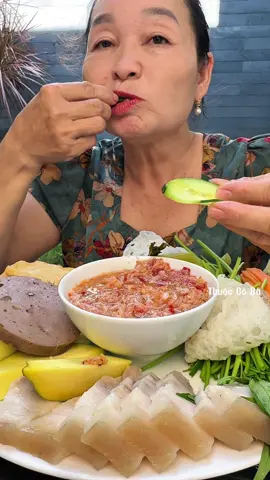 Ăn đồ ăn là chính chứ cơm nước gì cô ha. #thuoccoba #dacsanvietnam #xuhuong #mukbang #ancungtiktok 