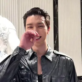 johnny cocok banget kalo pakek warna merah maroon 😭😭🫶 . . #johnny #johnnysuh #johfam #fyp #kpop 