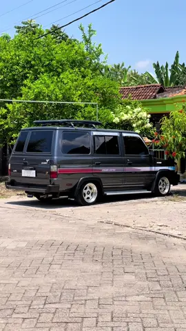 Tak readykan bolo untukmu Grand Extra 1993 kondisi sudah ganteng siap pakai ,daleman orisinilan Ac dingin mesin kering halus lokasi magetan wa 085790785303 #kijangbuaya #kijang #kijangceperindonesia #magetan #kijanggrandextra 