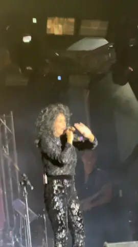 😍 @Karinalavoz quien puede ir obligado a tu show? Jajaja 😍 que maravilla de mujer, una voz excepcional e inigualable…  #karina #karinasalvame #salvamekarina #viraltiktok #venezuelaesmujer 
