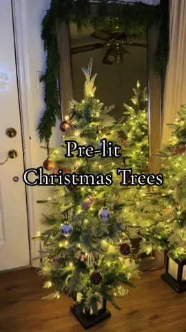 #christmastree #christmasdecor #christmasofficedecor #christmastree #holidayseason 