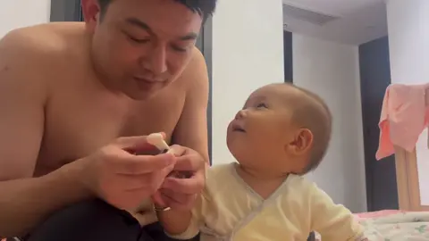 Ba ba yêu hok nè#baby #mebimsua #mebau #embe 