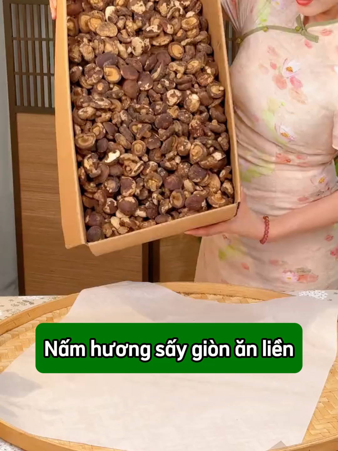 Khi ăn, bạn sẽ cảm nhận được độ giòn rụm, hương vị đậm đà và đặc biệt là không chứa đường tinh luyện.