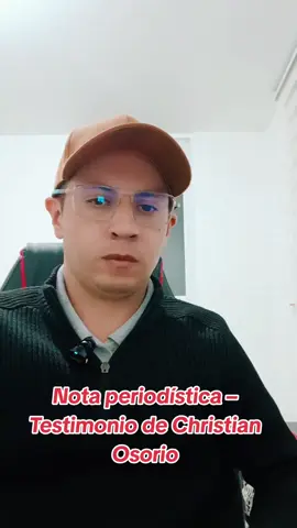 Soy Christian Osorio, periodista independiente, político independiente y cristiano evangélico, miembro activo de una comunidad religiosa en Circasia. Nací en el Caquetá, una tierra marcada por la violencia y el desplazamiento, y desde hace 17 años vivo en el Quindío junto a mi madre y mi hijo. Mi vida ha estado ligada a las luchas ciudadanas, a la defensa de lo público y, más recientemente, a un proyecto político con aspiración presidencial hacia el 2026, desde una perspectiva independiente y transparente. El 18 de septiembre de 2025, mientras tomaba un café en el parque principal de Circasia (Quindío), fui requerido en un procedimiento policial. Dos uniformados motorizados pedían documentos a varias personas; entre ellas, me abordó el subintendente Mauricio Saavedra (ID 157060), quien solicitó mi cédula y verificó mis antecedentes. Hasta allí, un acto rutinario. Sin embargo, el giro inesperado se dio cuando advertí que este uniformado me identificó plenamente, relacionándome con un hecho ocurrido previamente en el hospital de Circasia. Yo no lo recordaba, pero él me reconoció con claridad. Ese nivel de identificación revela que mi nombre y mi rostro ya estaban en registros policiales. Cuando decidí grabar el procedimiento, ejerciendo mi derecho constitucional a registrar lo público, su actitud cambió: surgió hostilidad, incomodidad y presión hacia mí, como si documentar lo sucedido fuese un acto de desafío. Lo cierto es que grabar no es delito, sino un derecho protegido. El artículo 20 de la Constitución reconoce la libertad de expresión y el derecho a recibir información veraz. El artículo 74 consagra el acceso a documentos y actos públicos, y el artículo 95.7 establece que todo ciudadano tiene el deber de velar por la transparencia del poder estatal. Además, la Corte Constitucional (Sentencia T-634/13, entre otras) ha señalado que grabar procedimientos oficiales es un ejercicio legítimo de control social, no una obstrucción. A nivel internacional, la Convención Americana de Derechos Humanos (artículo 13) y el Pacto Internacional de Derechos Civiles y Políticos (artículo 19) respaldan el derecho a informar y denunciar sin censura ni represalias. Por tanto, lo que hice no fue más que cumplir mi deber cívico. Sin embargo, este hecho refleja algo más profundo: una incomodidad institucional frente a la ciudadanía activa. En Colombia se aplaude la democracia solo cuando es pasiva; cuando un ciudadano vigila de cerca, graba, denuncia y confronta lo público, inmediatamente pasa a ser incómodo para quienes ostentan poder. Mi rol como periodista ciudadano y mi aspiración política generan tensiones, especialmente porque he hecho denuncias públicas sobre la gestión municipal de Circasia. Por eso, desde ya, responsabilizo a la Policía de Circasia y al alcalde Julián Peña por cualquier represalia en mi contra o contra mi familia. No se trata de un temor infundado: Colombia es un país donde líderes sociales, periodistas independientes y miembros de comunidades religiosas han sido perseguidos, hostigados e incluso asesinados por denunciar irregularidades y ejercer control ciudadano. Mi voz no es un capricho: es un acto político, ciudadano y espiritual. Como cristiano evangélico, creo en la verdad, en la justicia y en el deber de no callar ante la corrupción ni la opacidad. Como periodista independiente, defiendo el derecho de la ciudadanía a conocer lo que ocurre en lo público. Y como político independiente, mi compromiso es construir un país donde grabar a un funcionario no genere miedo, sino confianza. Hoy temo por mi vida y por la de mi familia, pero no callaré. Mi deber es seguir hablando, grabando y denunciando. La democracia no se fortalece silenciando cámaras, sino garantizando que los invisibles —los ciudadanos que nadie ve ni escucha— tengan voz. #LaVozDeLosInvisibles  #DerechosHumanosYA  #GrabarNoEsDelito  #NoMásSilencio  #NoMásSilencio  @La Crónica del Quindío @LARAZON.CO @NOTICIAS CIRCASIA  @Gustavo Petro @WRadioColombia @RCN Radio @180grado