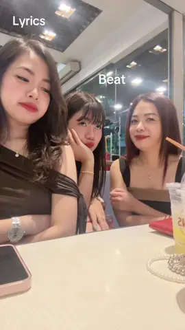 သူငယ်ချင်းကဆွေးနေ ဖီးလ်နေ ဘယ်လိုပျော်လဲမေး 😁😁🤍🤍🌸🌸