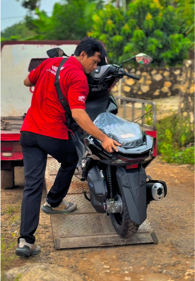 Timik timik penting tekan… #pcx160  #pcx160modifikasi  #pcxindonesia  #laksanamotor  #laksanamotorwirosari  #dealerhondagrobogan  #delerhondapurwodadi  #grobogan24jam  #wirosarigumegrah  #fyp 