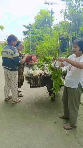 #ကုန်စိမ်းသယ်လေးကိုအားပေးကြပါအုံး #