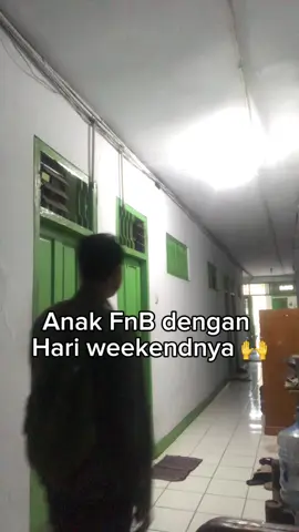 Masuk pagi vibe nya kaya anak sekolah cuma beda seragam😅😅 #fyp #kitchen #fnb 