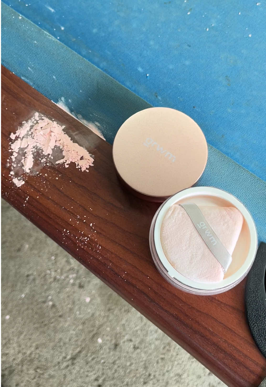@GRWM Cosmetics MULTI-USE ANG GRWM LOOSE POWDER 💅 HAHAHAHAHAHAHA #fyp #fyppppppppppppppppppppppp #foryoupage #tiktokshop #grwm #GRWM #grwmmakeup #grwmcosmetics #grwmcosmeticsph #grwmproducts #grwmloosepowder #grwmbrightnpink #loosepowder #settingpowder #goodvibesonly 
