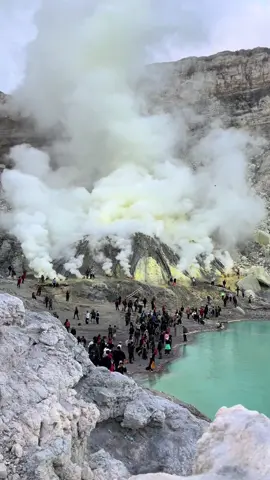 Cuaca hari ini 21 September 2025 terpantau cerah 🤗#kawahijen #fyppppp #danauasam #bluefire#traveling  