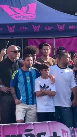 Leo with Thiago at the event 🥰🐐