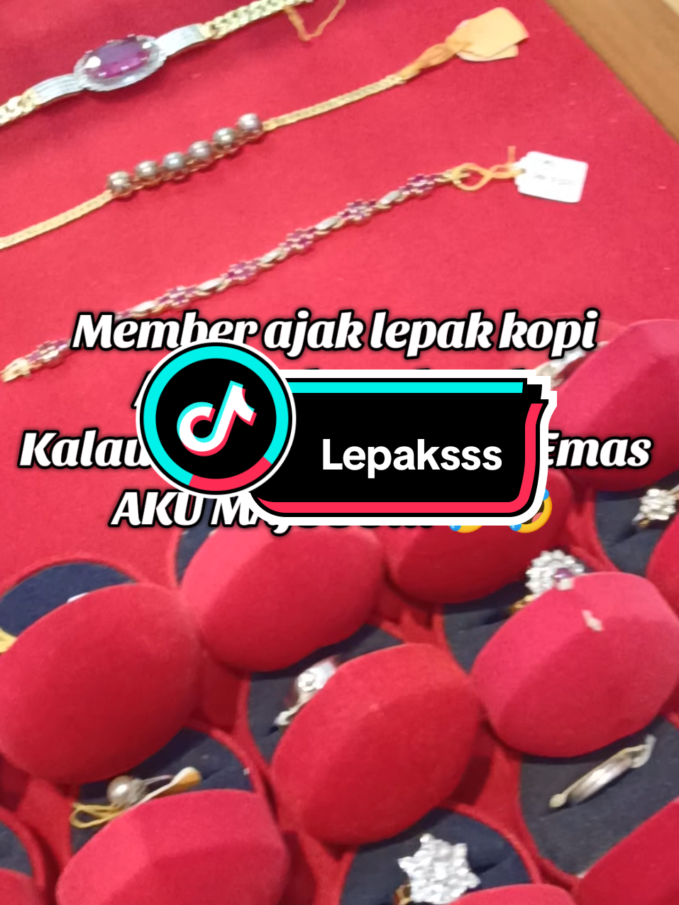 Ada yang nak ajak kite lepak ke??  Jomm lerr☺️🫣 #fyp  #emas916  #hargaemas  #kedaiemaspermataasiyah  #jalanbanggolkualaterengganu 