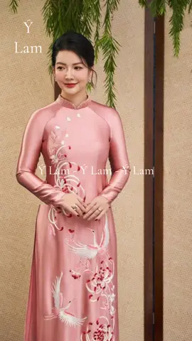 Mẹ dịu dàng trong tà áo hồng trẻ trung #aodai #xuhuongtiktok #aodaime #aodaiylam #aodaicuoi 