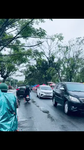 ramainya hujan tapi berhasil membuat kenangan,eh < ketenangan > #utopia #hujan #storyvibes #rain #bahanswmu 