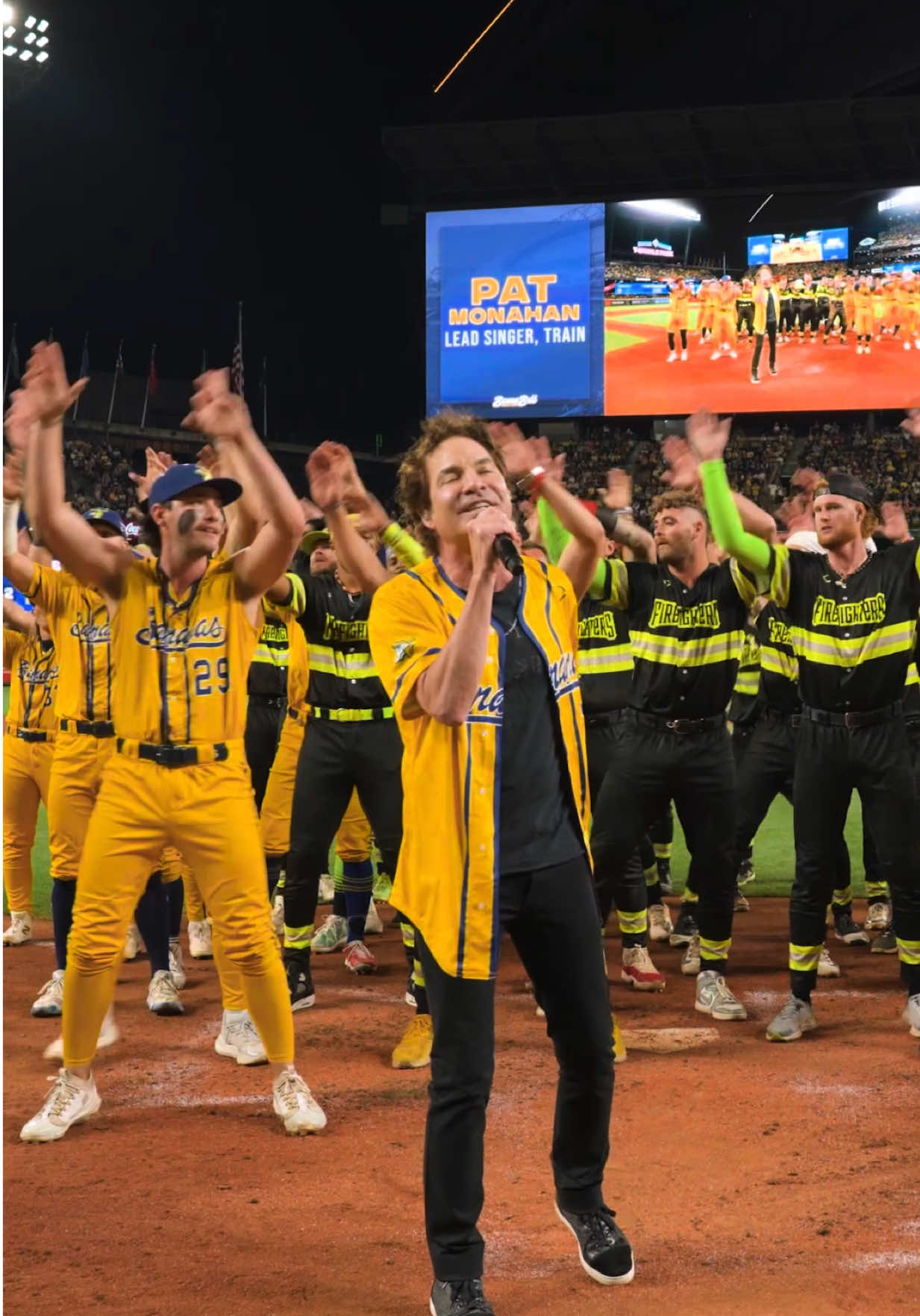 Banger after BANGER‼️ Pat Monahan, lead singer of @Train, joined us for a legendary performance! 🤩 #savannahbananas #firefighters #train #music #viral 