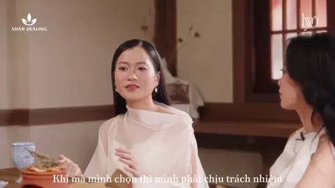 Sau những mối tình, mình dần hiểu ra rằng không ai có thể thay đổi bản chất của một người nếu chính họ không muốn. Đừng ảo tưởng rằng tình yêu của mình đủ lớn để biến một người vô tâm thành dịu dàng, một người hời hợt thành sâu sắc, hay một người không hợp với mình trở nên phù hợp. Nếu họ thật sự yêu thương và trân trọng bạn, họ có thể điều chỉnh bản thân đôi chút, những sự thay đổi ấy phải xuất phát từ chính họ, chứ không phải từ kỳ vọng hay áp lực mà bạn đặt lên vai họ. Cre: 24 #Tutinhluc0h #lyvo #LamVyDa #LieuHaTrinh