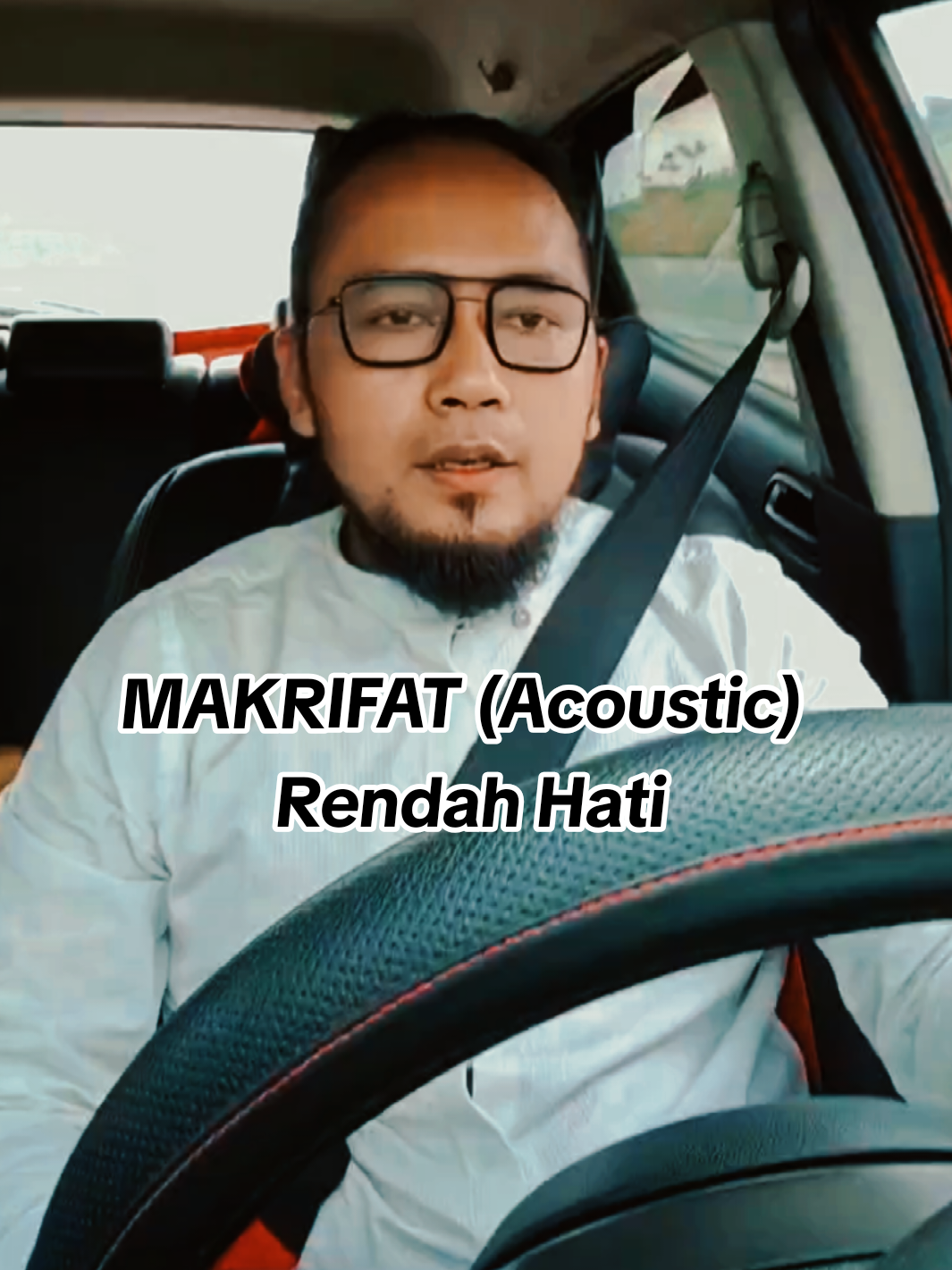 Merinding dengar perpaduan pesan Rendah Hati yang mendalam dan sentuhan Rock Akustik yang bikin candu! Ini bukan cuma lagu, ini pengingat kalau kekuatan sejati itu ada di dalam kesederhanaan. ​Siapkah kamu meresapi liriknya? Dengarkan MAKRIFAT - 
