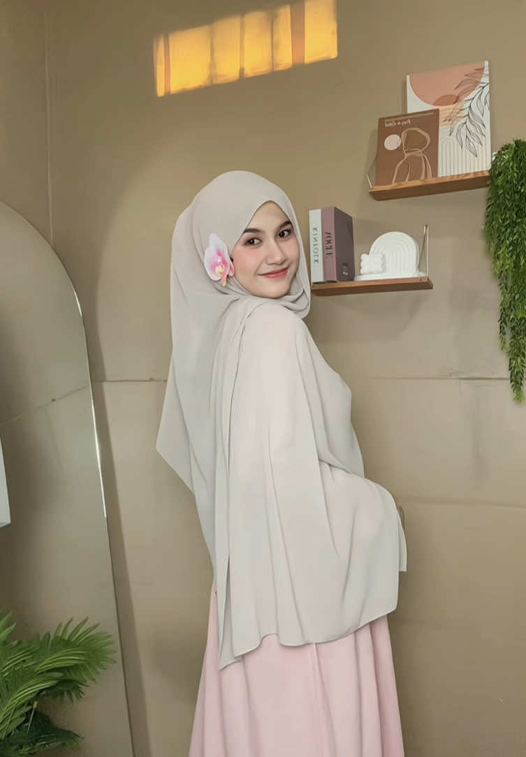 Soft & sweet vibes in one look 💕Tutor hijab 👉@Maulidaa⋆. 𐙚 ˚ #ootdhijab #ootdfashion #outfitideas 