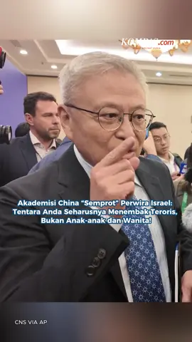 Forum Xiangshan ke-12 di Beijing mendadak tegang saat profesor Universitas Tsinghua, Yan Xuetong, mengkritik perwira militer Israel, Rabu (17/8/2025). Yan Xuetong menilai Israel kehilangan legitimasi karena menyerang perempuan dan anak-anak. Pernyataannya viral dan ikut mengguncang narasi global soal Gaza. Kreatif: Nabilla Mutiara  Produser: Nibras Nada Nailufar + #YanXuetong #Gaza #Israel #Global ##Cut 