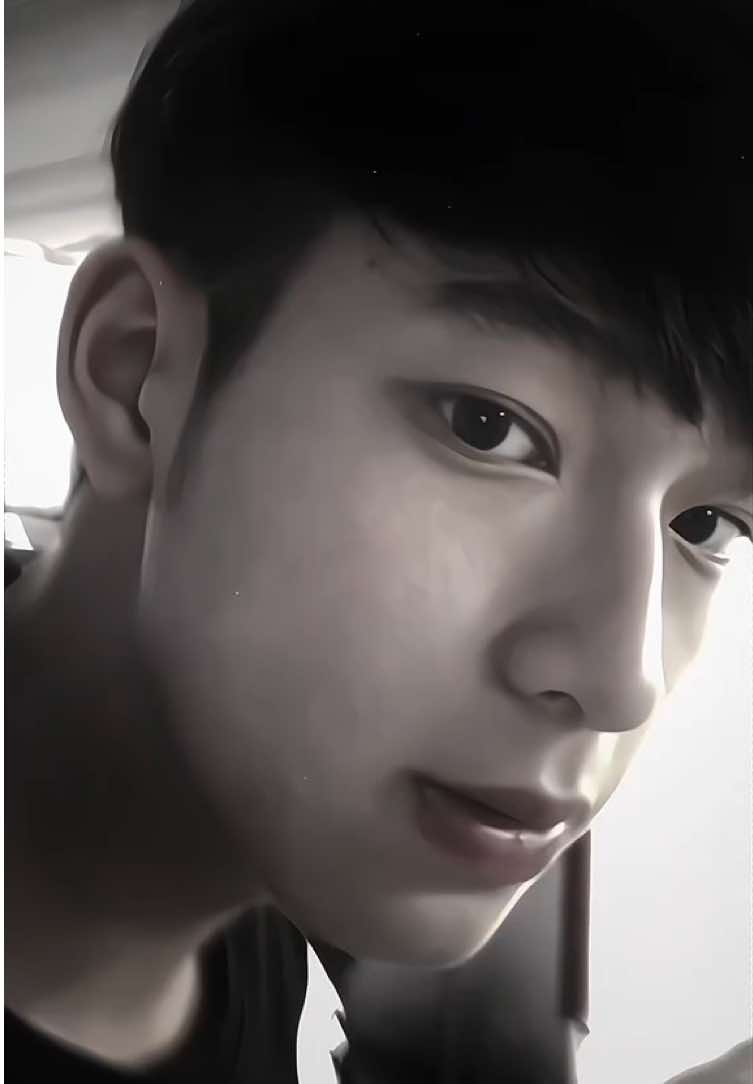 แฟนยังไม่มี ชูมือสูง ๆ 😛  #chimonwachirawit #ชิม่อนวชิรวิชญ์ 