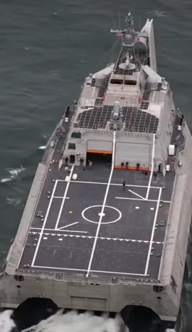 Meet the USS Independence (LCS-2), a U.S. Navy Littoral Combat Ship with a unique trimaran hull. Its sleek design allows it to be fast, agile, and effective in coastal waters. #USNavy #Warship #Trimaran #NavalDesign #military 
