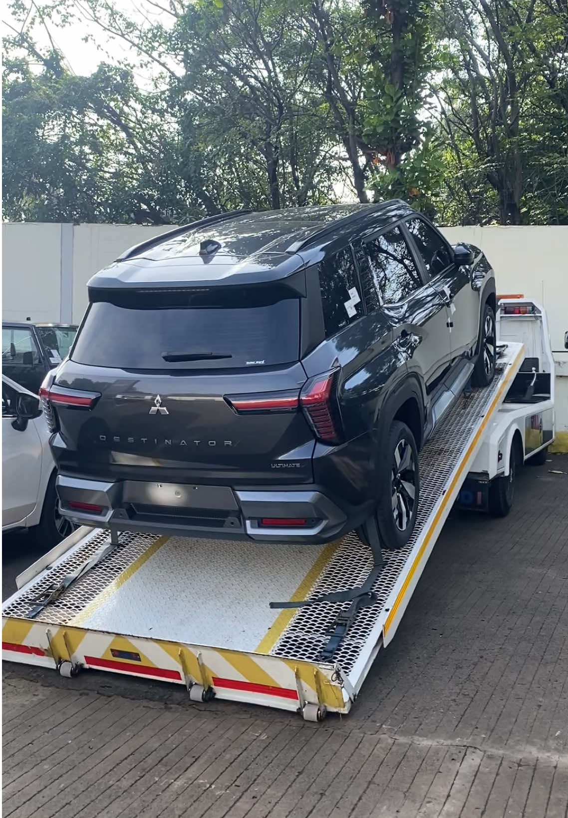 Mendarat dengan selamat destinator ultimate grey #promoseruweekend #fyp #fyppppppppppppppppppppppp #mitsubishidestinator #promosi 