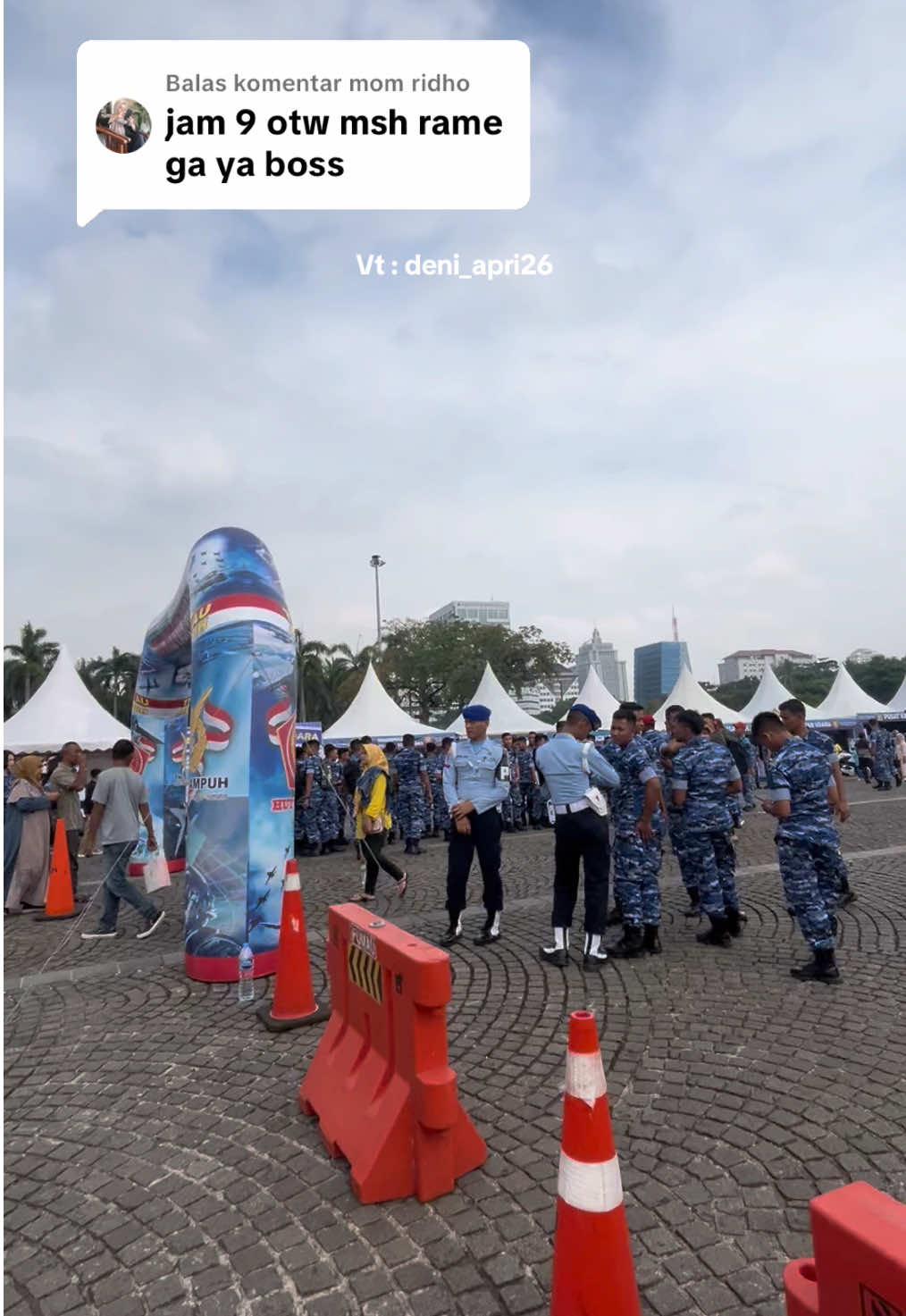 Membalas @mom ridho  Hari ini terakhir sampe jam 22:00 WIB, Yang udah ke Monas spill poto kalian di komentar! 😁 #fyp #jakarta #monas #huttni80 #navyfair2025 