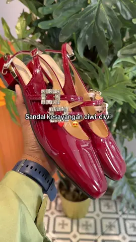 sandal kesayangan ciwi-ciwi 😍 #heels #sandal #sandalhangout 