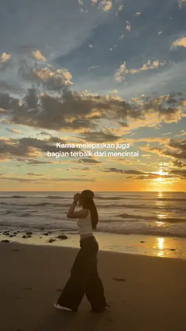 Bersama senja aku ikhlas dan lepaskan yang menyakitiku dan membuka lembaran dengan yang menginginkanku menjadi tujuan hidupnya#fyppppppppppppppppppppppp #CapCut #taipei_taiwan🇹🇼 #taiwan🇹🇼 