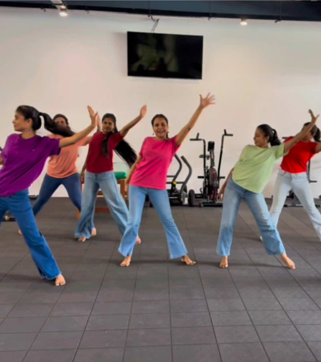 Sapphire ♥️ With my girls  COME JOIN US  Bollywood dance classes 💃  #dance #classes #bollywooddance #fyp #sapphire 