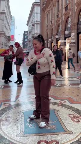 #throwback Doing the “Toro ritual” at Galleria Vittorio Emanuel II in Milan 🐂 ☝🏻Tradition says that if a person spins clockwise 3 times with the right heel on the testicles of the bull from Turin coat of arms this will bring good luck.. #travel #milan #italia #wanderlust 