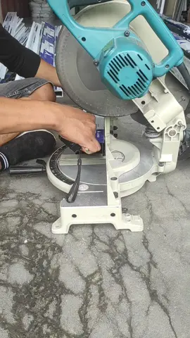 Rutinitas kerja sambut rejeki dengan penuh semangat 🔥😊 #KusenPintuJendelaAluminium #TukangAluminiumTasik #fypシ゚viral🖤tiktok 