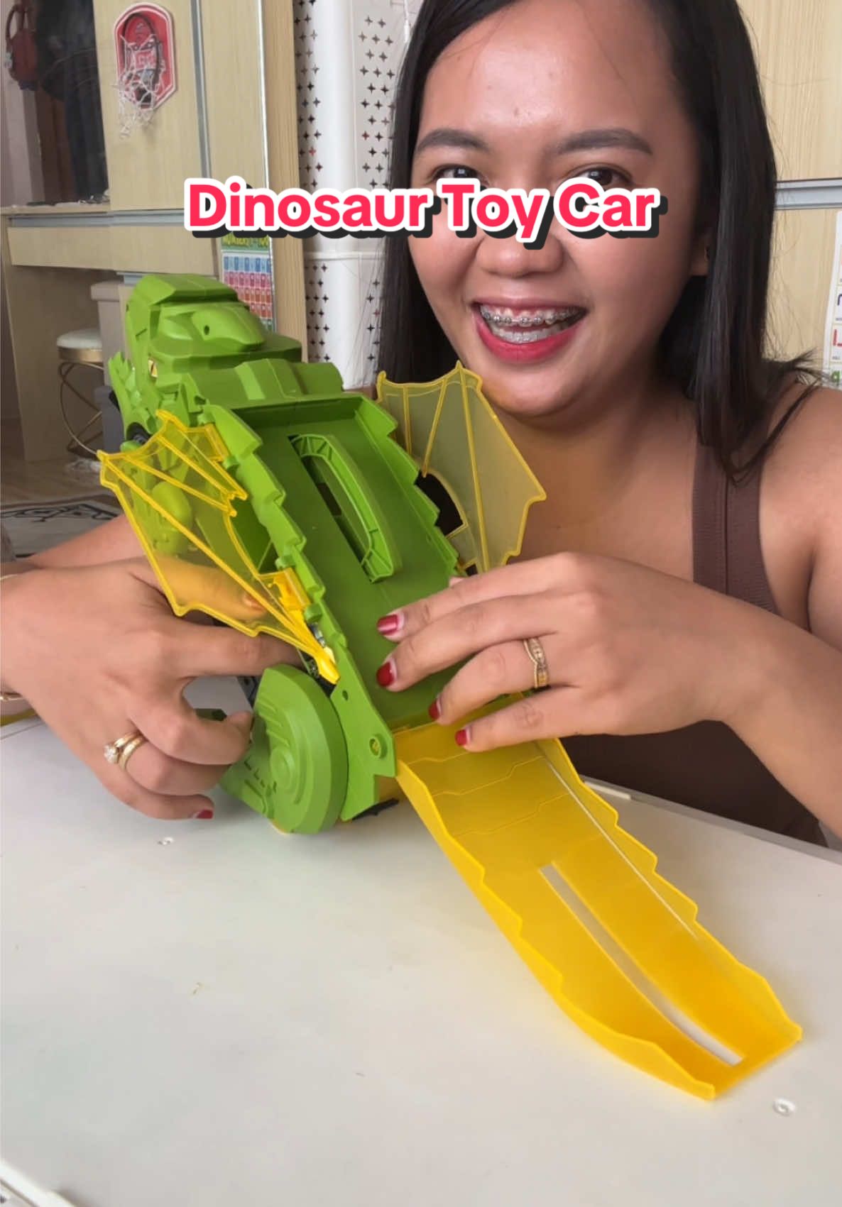 Sana matuwa sya dito sa dinosaur swallowing car toy 🥰 unique na laruan  #toysforkids #toys #toddlersoftiktok #toycar 