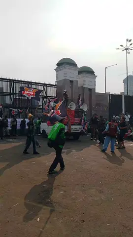 sisa demo ojol 17 September, akhirnya TAK sia sia perjuangan ojol #fyp #demoojol #damai #saveindonesia #foryoupage❤️❤️ 