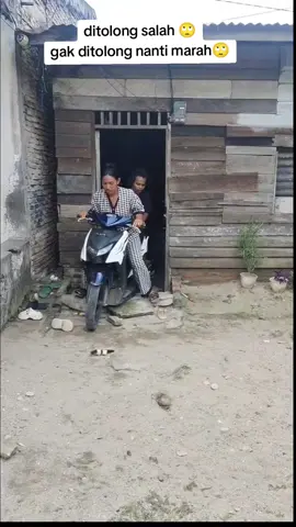 Di tolong salah gak di tolong nanti marah 🙄🙄  #fyp  #viral  #videolucu  #videoviral  #katakatalucu  
