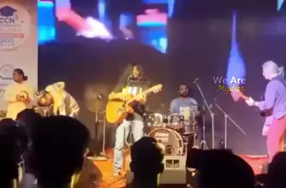 সোনার বাংলার কনসার্টের লাইভ ক্যামেরাই দেশরত্ন শেখ হাসিনা ❤️  আমার হাত বান্ধিবি পাও বান্ধিবি মন বান্ধিবি কেমনে।  নিষিদ্ধ করে প্রেম ভালোবাসা আটকানো যায় না,  জয় বাংলা জয় বঙ্গবন্ধু ❤️ #foryou #joy_bangla_joy_bonggobondhu