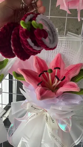 Fuzzy wire mirror keychain #fuzzywire #fuzzywireflowers #fuzzywirekeychain #fuzzywirecrafts #keychain 