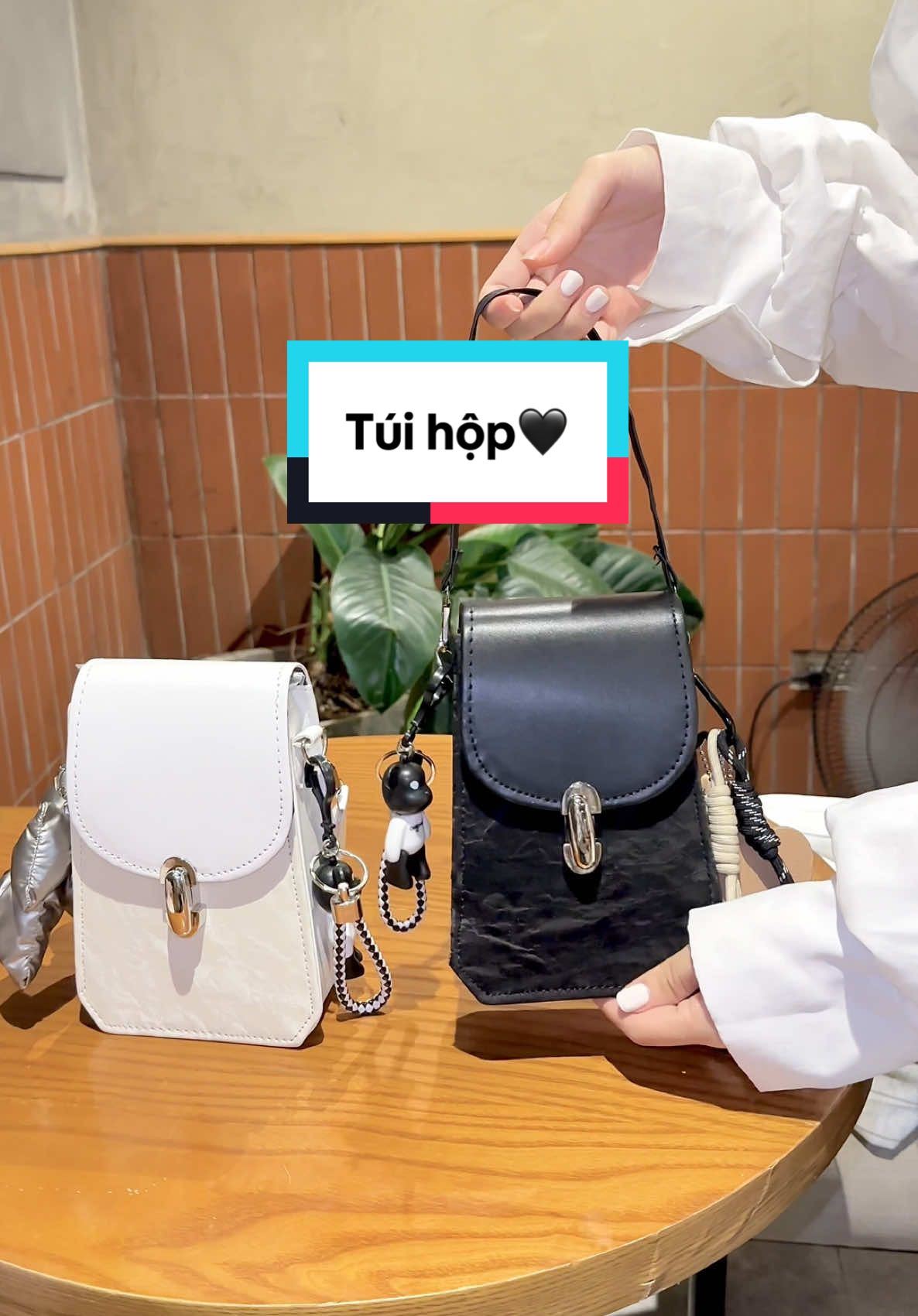 Túi hộp vuông from đứng da nhung khoá xoayy mớii về hàng deal mở bán 🎀🎀🎀🖤🖤 #tuixach #tuixachnu #xuhuongtiktok #mienphivanchuyen #hottrend 