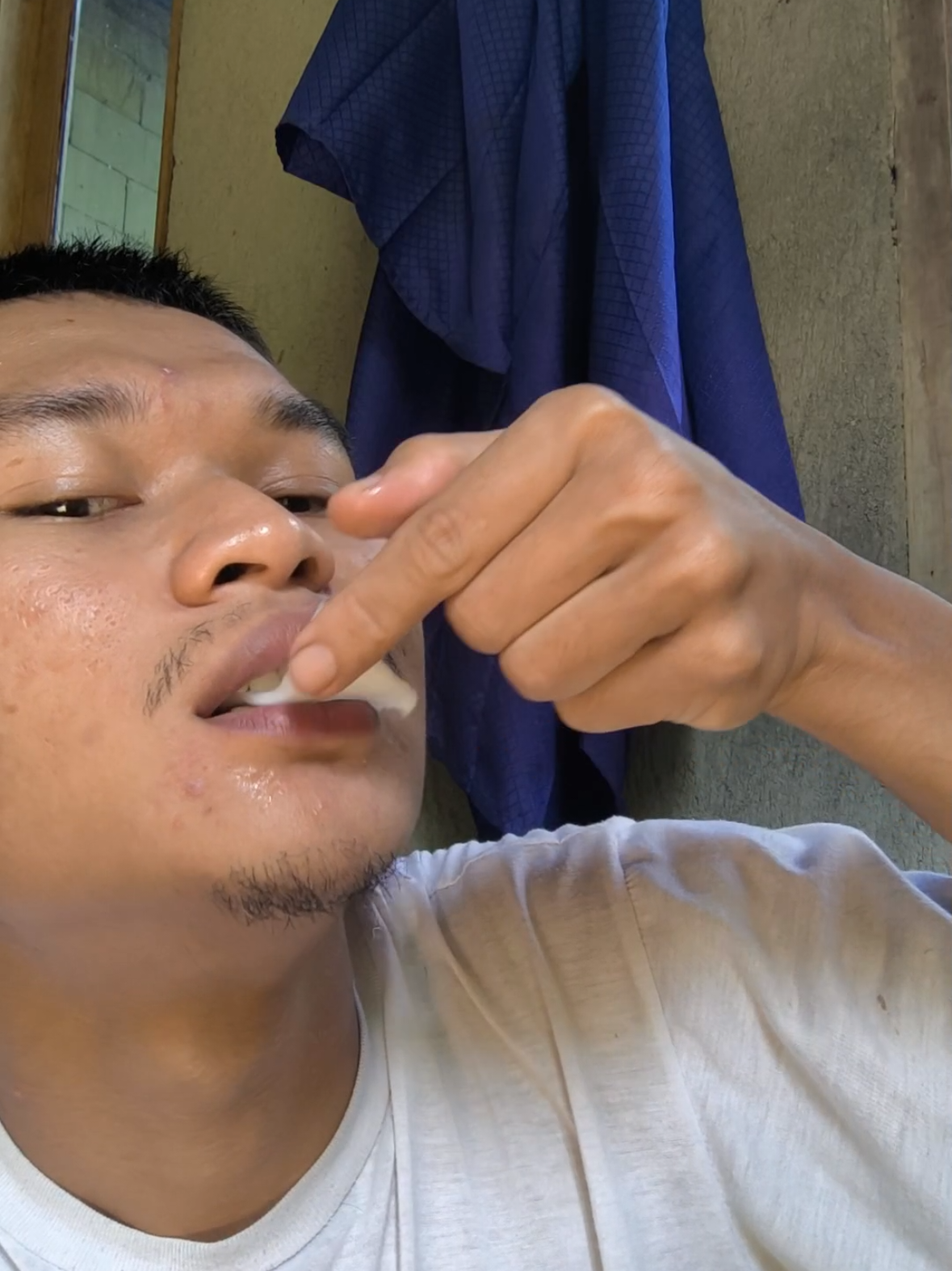 minum kelapa di siang hari enak banget🤤 untuk botaknya lunas ya😊 jangan bosen² ya😊🙏#Fikry_L #lewatberanda #fyp 