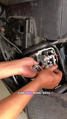 Wajib punya kunci busi fleksibel dari @Grip-On Tools  bengekl motor maupun perorangan 