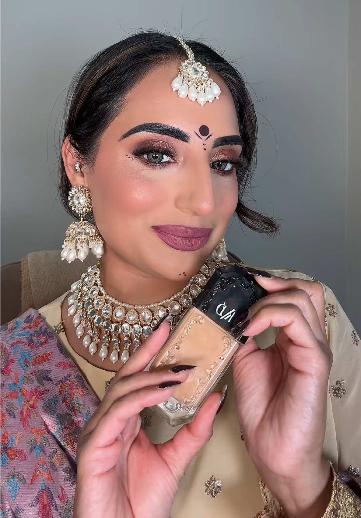 ✨ Festive glam needs a flawless base, and the KVD Good Apple Foundation delivers every time 🍏💄 Lightweight, long-lasting, and full coverage — perfect for dancing through Navratri nights and glowing through Diwali celebrations 🪔💃 #GoodAppleFoundation #KVDBeauty #FestiveGlam #DiwaliMakeup #NavratriLooks    @Kat Von D 