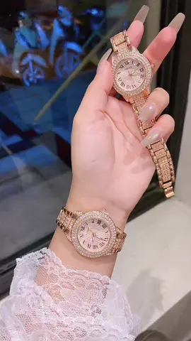 Mặt size 31mm, full đá sáng trắng giành cho mọi cổ tay #dongho #donghonu #donghodep #donghothoitrang #xuhuong 