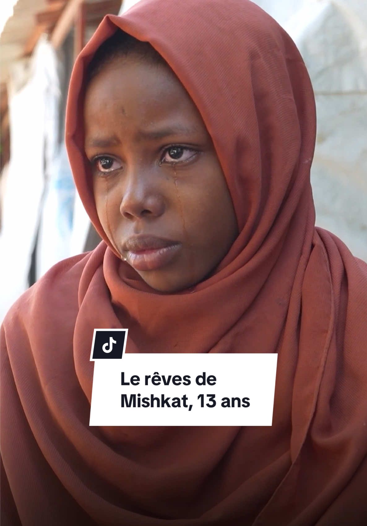 « D'abord, la guerre doit cesser. Je veux rentrer à la maison. » Mishkat, 13 ans, déplacée par la guerre au Soudan. Sa voix porte les espoirs de millions d'enfants. De connaître la paix, et d'avoir un meilleur futur, loin de la violence.