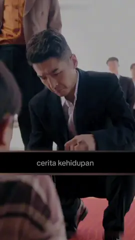 anak kecil yg ditlongnya menjadi penolong dirinya di masa depan #ceritakehidupan 